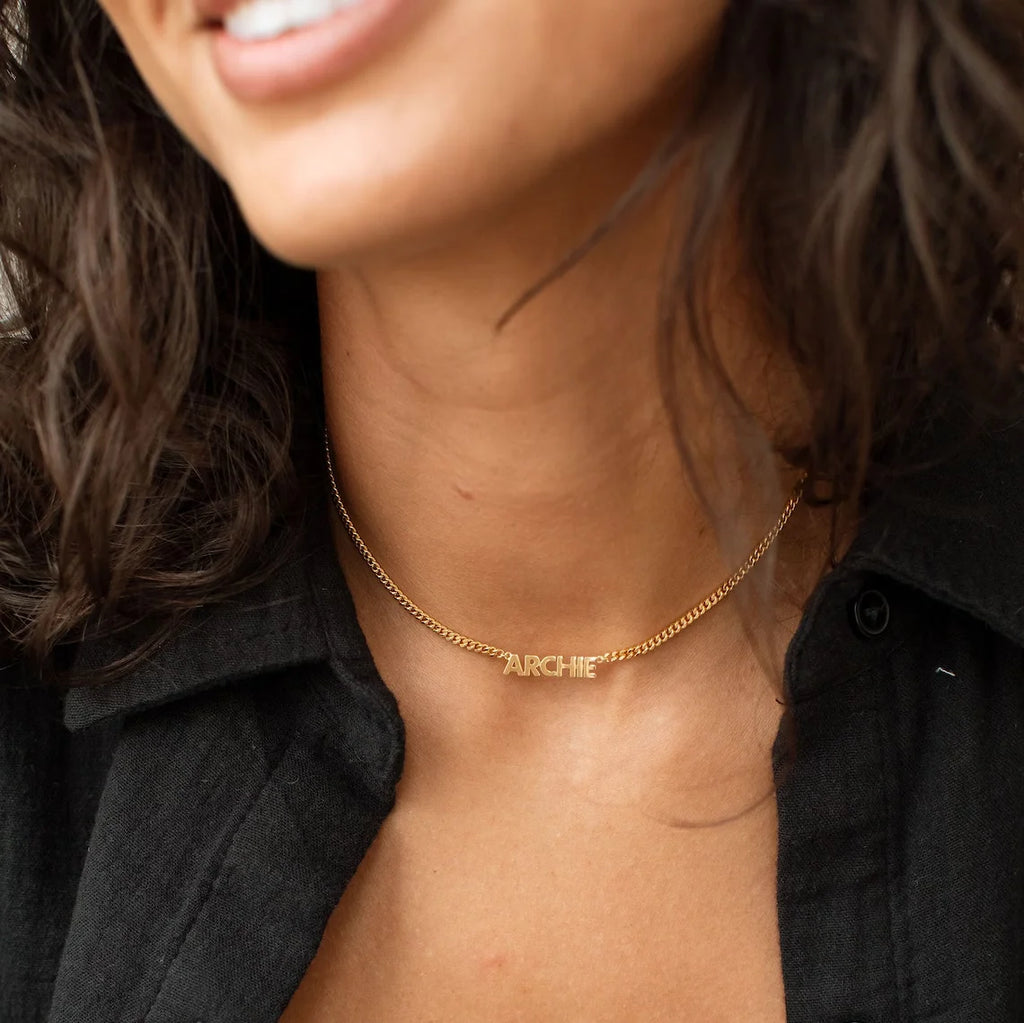 Collier chaîne gourmette avec nom personnalisé pour femmes, en acier inoxydable, bijoux avec nom personnalisé minimal, cadeau d'anniversaire pour elle