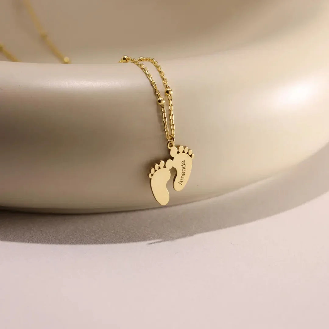 Colliers à empreintes personnalisées, nom gravé, Date, pieds de bébé, pendentif, mignon, en acier inoxydable, pour femmes et enfants, cadeau d'anniversaire