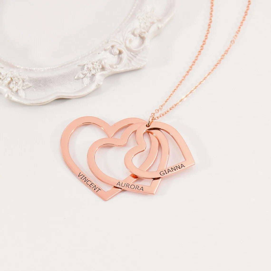 Collier personnalisé avec nom de cœur pour femmes, en acier inoxydable gravé, pendentifs avec nom de cœur de famille, cadeau de fête des mères pour elle, Bijoux